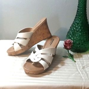 Size 7 Arizona white cork wedge heels